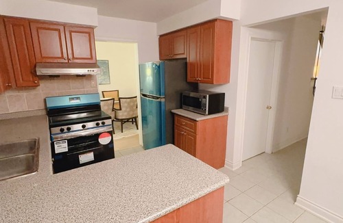 Applewood House | Entire 05 Bedroom House near YYZ