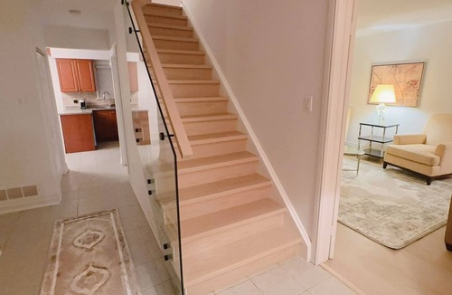 Applewood House | Entire 05 Bedroom House near YYZ