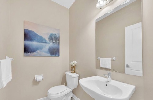 Whitby House | Entire 4 Bedroom Home in Whitby