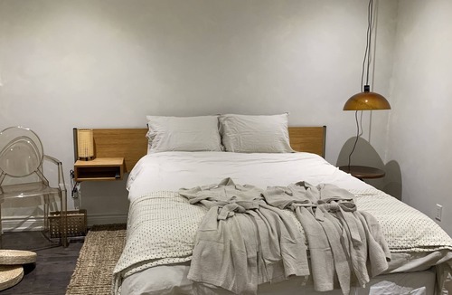 Wychwood Apartment | Entire Apartment in the Annex