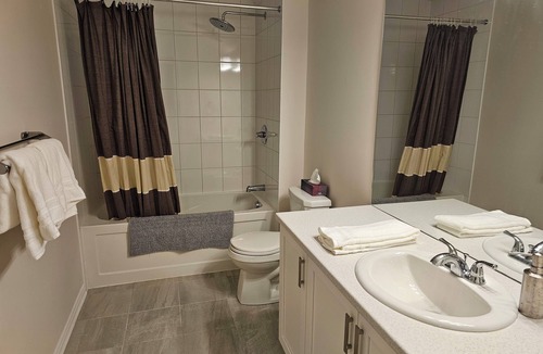 Kemptville House | Entire Home in Kemptville ! Modern Home and Great Location; 3 bedrooms