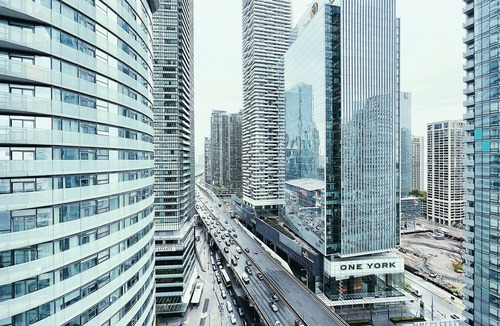 Toronto Entertainment District Apartment | Entire Place 1BR Condo in the heart of Toronto! Short Term Also Available