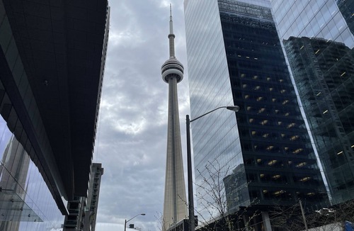 Toronto Entertainment District Apartment | Entire Place 1BR Condo in the heart of Toronto! Short Term Also Available