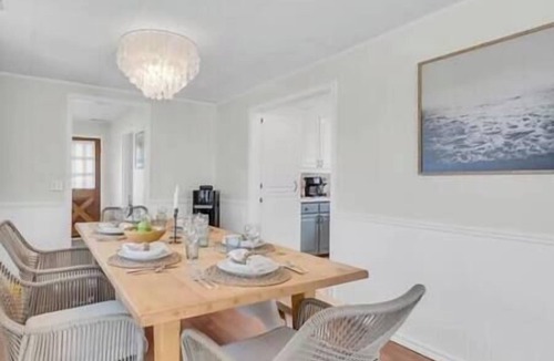 Selkirk House | Erie Cove with Sauna (sleeps 7)