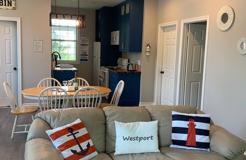 Rideau Lakes House | “Escape the city, embrace the serenity" Spring, summer and Fall Getaway !