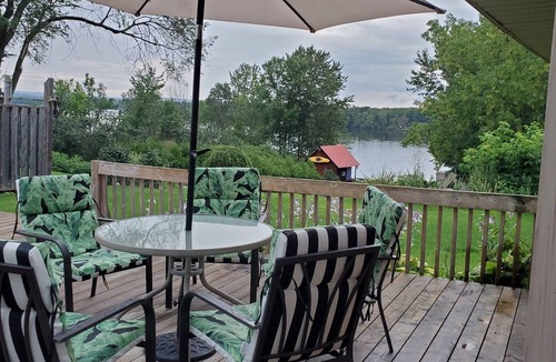 Whitewater Region Cottage | Escape the city to this quiet home along the beautiful Ottawa River