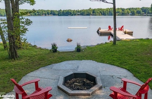 Bala Cottage | Escape to the Lake-7bedroom waterfront cottage w/hot tub in Muskoka.