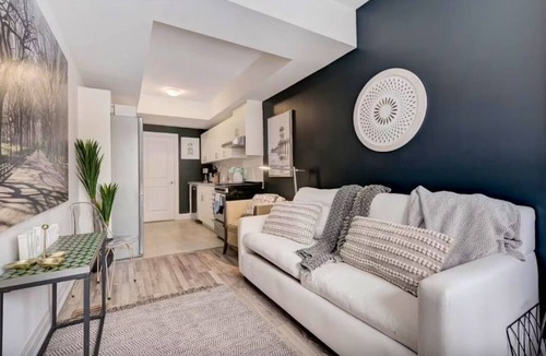 North York House | Etobicoke Elegance: Tech StaynSociable Living - Toronto: CRE-E at 51 Creekbank n