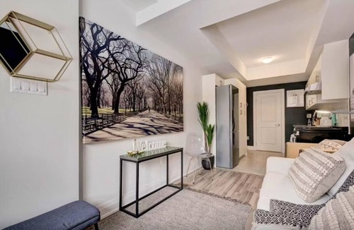 North York House | Etobicoke Elegance: Tech StaynSociable Living - Toronto: CRE-E at 51 Creekbank n