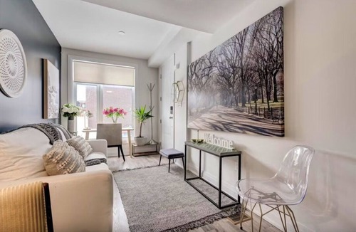 North York House | Etobicoke Elegance: Tech StaynSociable Living - Toronto: CRE-E at 51 Creekbank n