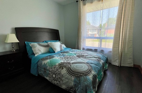 Richview House | Etobicoke House close to Airport and other Amenities