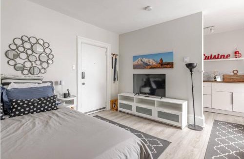 Perth Apartment | European Style Open Concept Oasis on the Tay River Basin