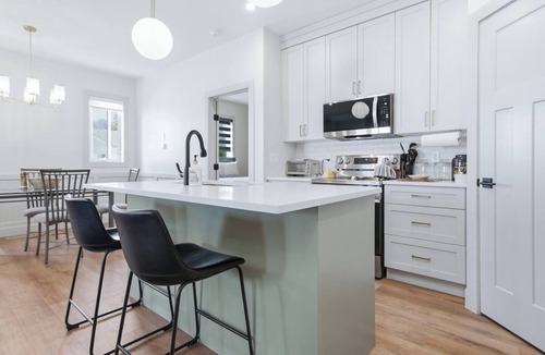 Lacombe House | "Evergrove"2 Bdrm modern escape in Lacombe!