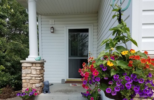 Oakdale House | Excellent Oakdale location borders Woodbury. Overlooks Woods Pond & Nature