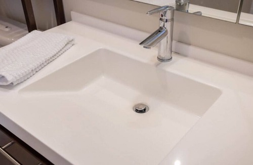 Sherwood Park Condo | Executive 2BR/2BA Midtown Toronto, Work-from-Home!