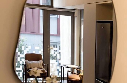 Te Aro Apartment | Executive 2BR Designer Townhouse + Rooftop Oasis