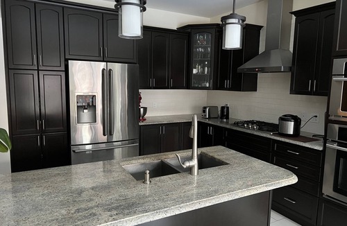Brampton House | Executive 4 Bed 3.5 Bath full house