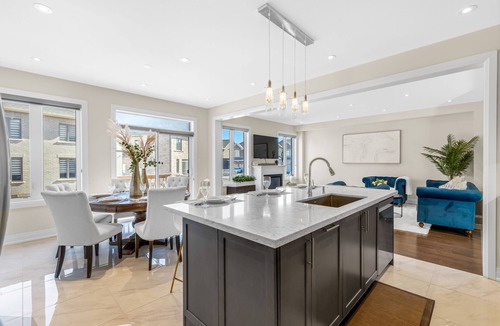 Brampton House | Executive 5BR-4BATH Detached Retreat Brampton/Miss Border