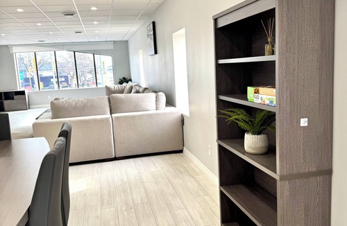 East Windsor Condo | Executive Condo. 3BR, King Bed w/Ensuite