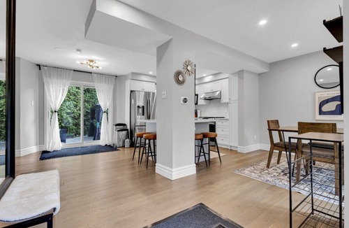 Lisgar House | Executive Family Home Near, Go, Shops, Hwy, Transit