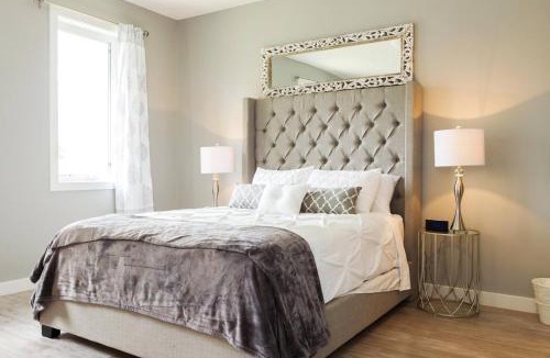 Jasper Place House | Executive Home - Long Stays Welcome - Garage Parking - Free WiFi & Netflix