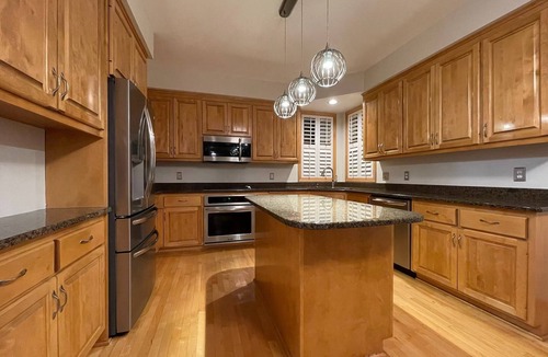 Eagan House | Executive home nearby Twin Cities, MOA, MSP airport, etc.