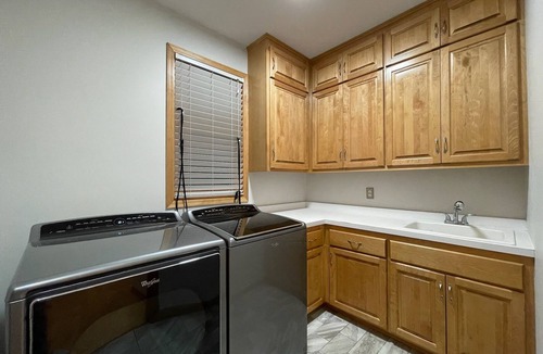 Eagan House | Executive home nearby Twin Cities, MOA, MSP airport, etc.