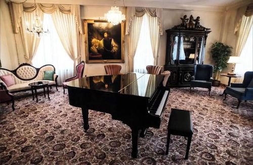Edina Apartment | Executive Queen Room in Minneapolis Boutique Hotel