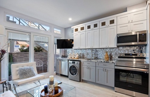 Windsor Apartment | Executive Style, Full amenteties, Close to all DT Entertainment