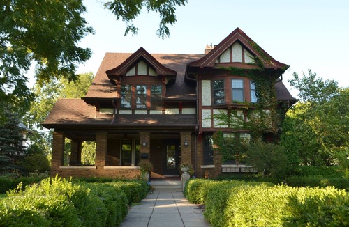 Merriam Park House | Expansive 6 bedroom 3.5 bath mansion on historic Summit Avenue