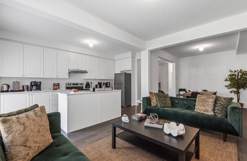 Durham Region House | Experience comfort & luxury in modern 4+1 bedroom & 3.5 bath Oshawa Townhome!