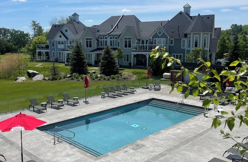 Georgian Bay House | Experience Luxury at our Stunning 3-Bedroom Golf /pool Resort!