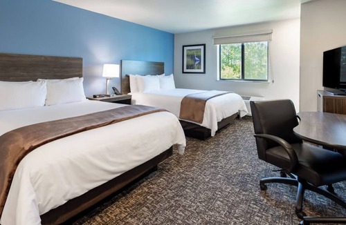 Grand Rapids Hotel | Explore History: Stay in Room w/Kitchen Near Gilbert Mansion! | Pool | Parking