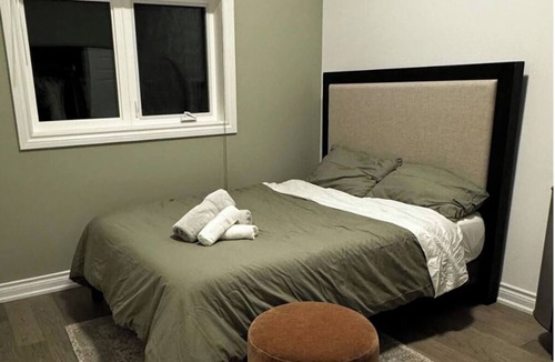 Bayview Village House | Explore our Cozy Home. 3-minute walk to the bus stop. 20-minute drive downtown!