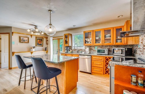 Thornton House | Explore the White Mountains! Spacious Rural Home
