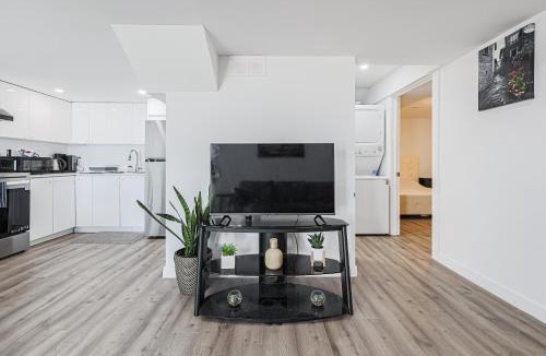 Bradford Apartment | Exquisite 2-Bedroom Guest Suite with FREE Parking