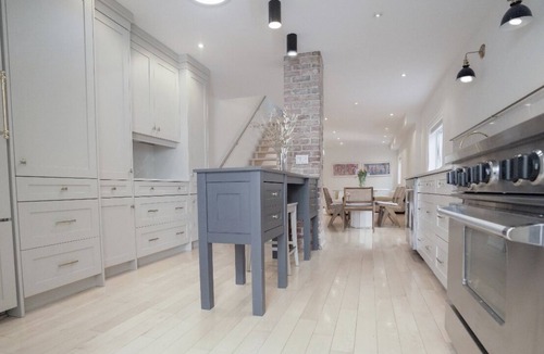 Trinity - Bellwoods House | fabulous house in Little Italy+P