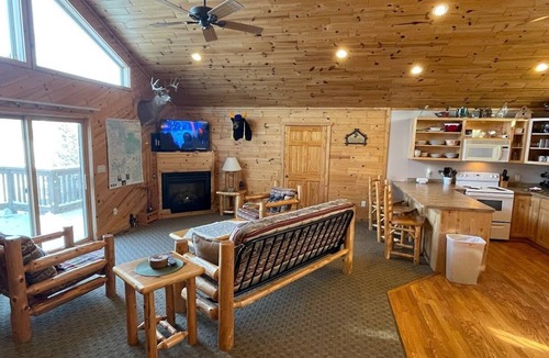 Orr Cabin | Facowie Lodge - (Grand Lodge), Premiere Lodging near Crane Lake, MN