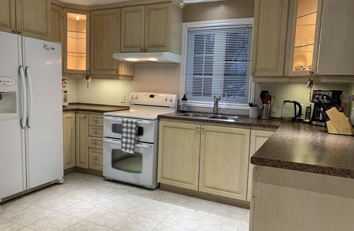 Baddow Cottage | Family Cottage with a hot tub & heated pool minutes to Highland Trails & Marina