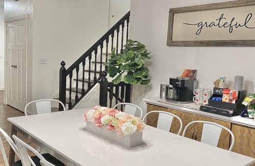 Shakopee House | Family-Friendly - All Seasons - Near Shops & Parks - Book For Fall & Winter Now