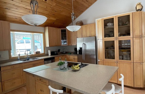 Haliburton Highlands Cottage | Family friendly, beautiful private waterfront getaway!