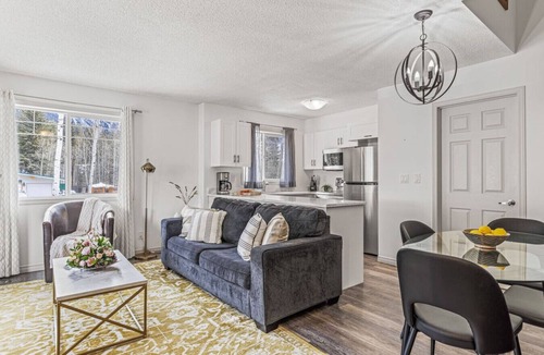 Harvie Heights Condo | Family-Friendly Budget Townhouse