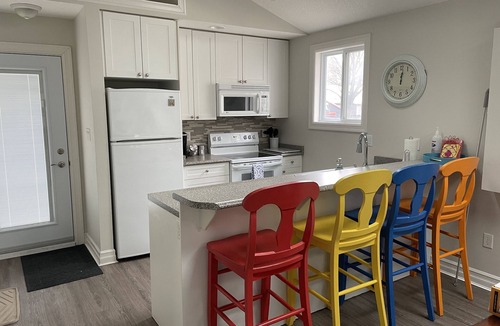 Port Stanley Cottage | Family friendly cottage - 4 minute walk to main beach!