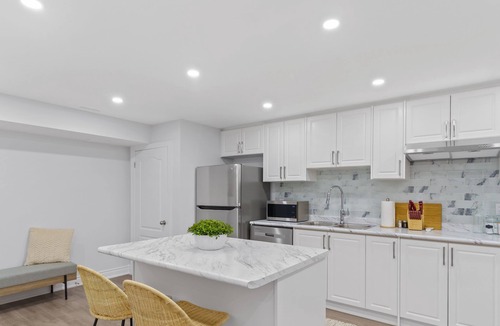 Durham Region Apartment | Family Friendly | Cozy | HOT TUB | Near UOIT
