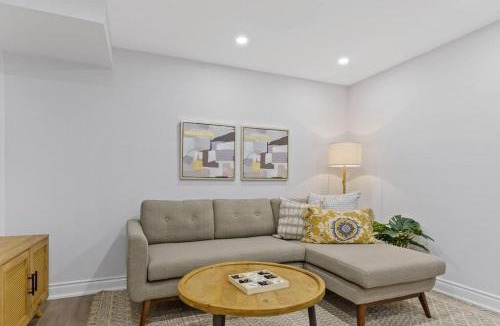Durham Region Apartment | Family Friendly - Cozy - HOT TUB - Near UOIT