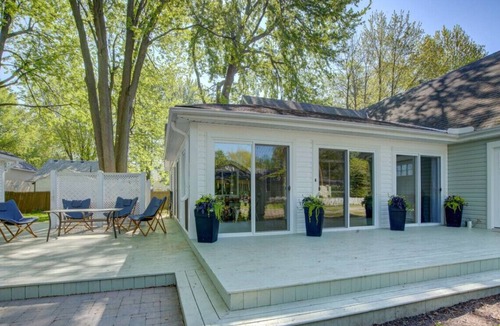 Crystal Beach House | Family friendly Getaway- Steps to the beach!