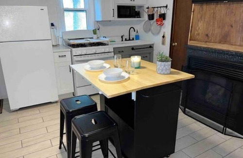 Vineland Cabin | Family Friendly + Lakefront Getaway + Kayaks