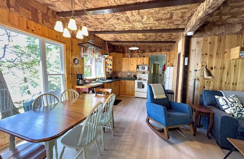 Minden Hills Cottage | Family friendly retro cottage with huge waterfront