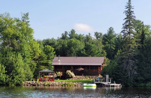 Golden Lake Cottage | Family Oriented waterfront Log Cabin with new hot tub and sauna.