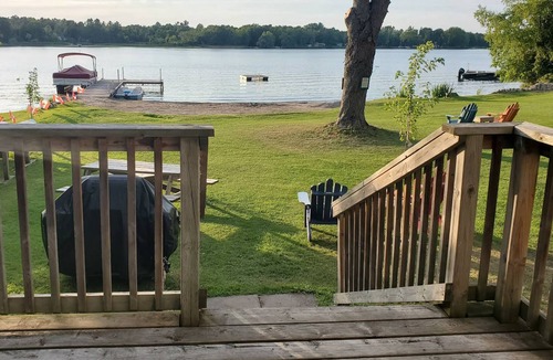 Lakefield Ski Chalet | Family Pet Friendly Lakeside Cottage for 8 with Boat Firepit BBQ and Swimming